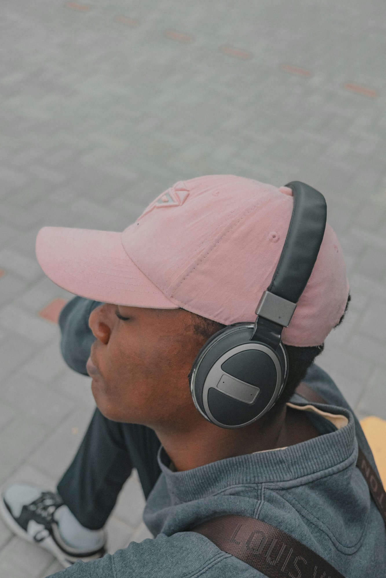 Young man wearing headphones, representing learning through audiobooks, personal development podcasts, and modern inspiration tools Young man wearing headphones, representing learning through audiobooks, personal development podcasts, and modern inspiration tools